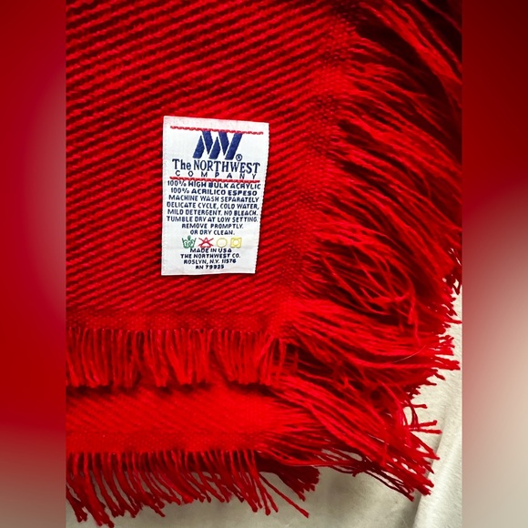 Vintage Red Acrylic Throw Blanket with Fringe by The Northwest Co 46"×62" nWOT - Picture 5 of 8